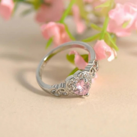 🎀White & Pink Topaz Heart Shape Ring - Picture 4 of 9